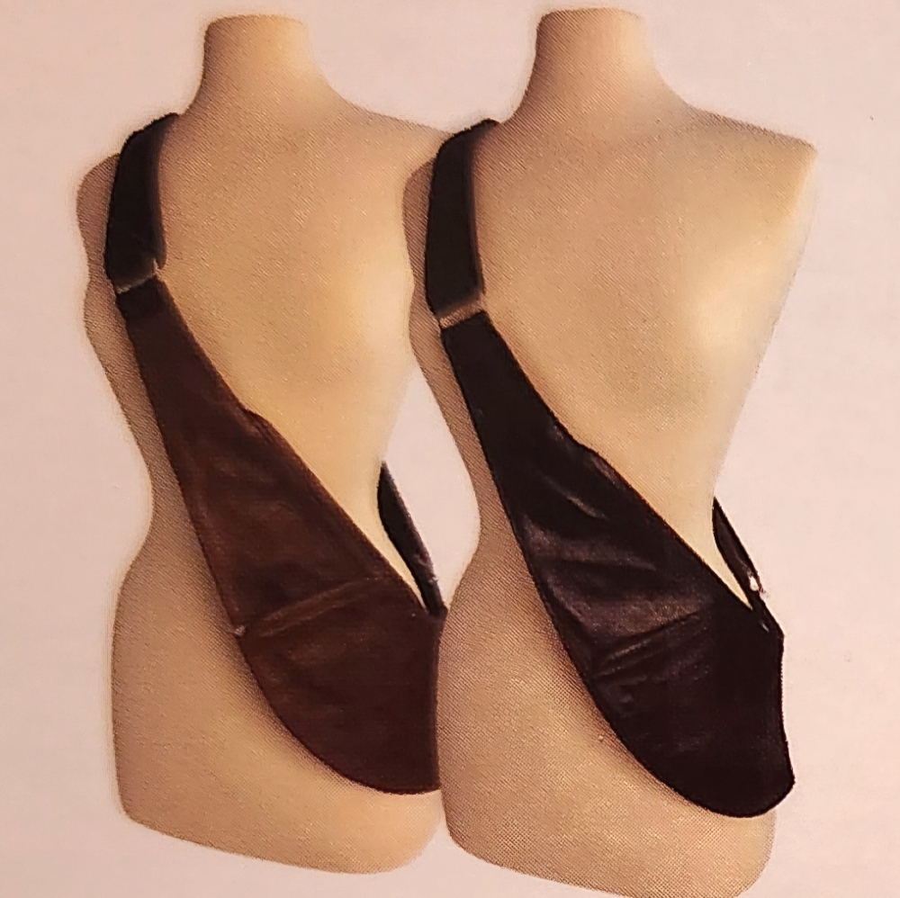 Sash faux leather bag.